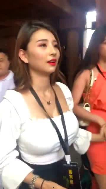 天津网红爆料大姐视频,街头智慧引网友热议