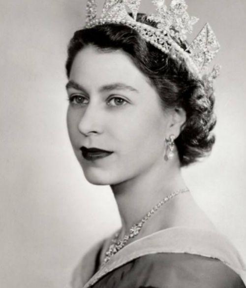 外媒爆料女王视频大全,女王视频大全背后的惊人真相