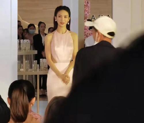 娱乐圈内最新爆料事件,揭秘明星背后惊人真相! 第3张 娱乐圈内最新爆料事件,揭秘明星背后惊人真相! 第3张